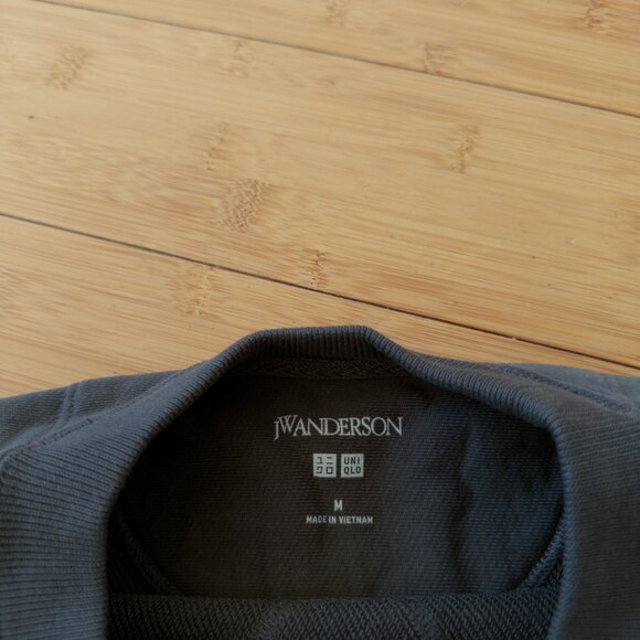 Uniqlo JW Anderson Boxy Sweatshirt Dark Gray Cotton Logo Crew Neck size S M - Picture 5 of 7